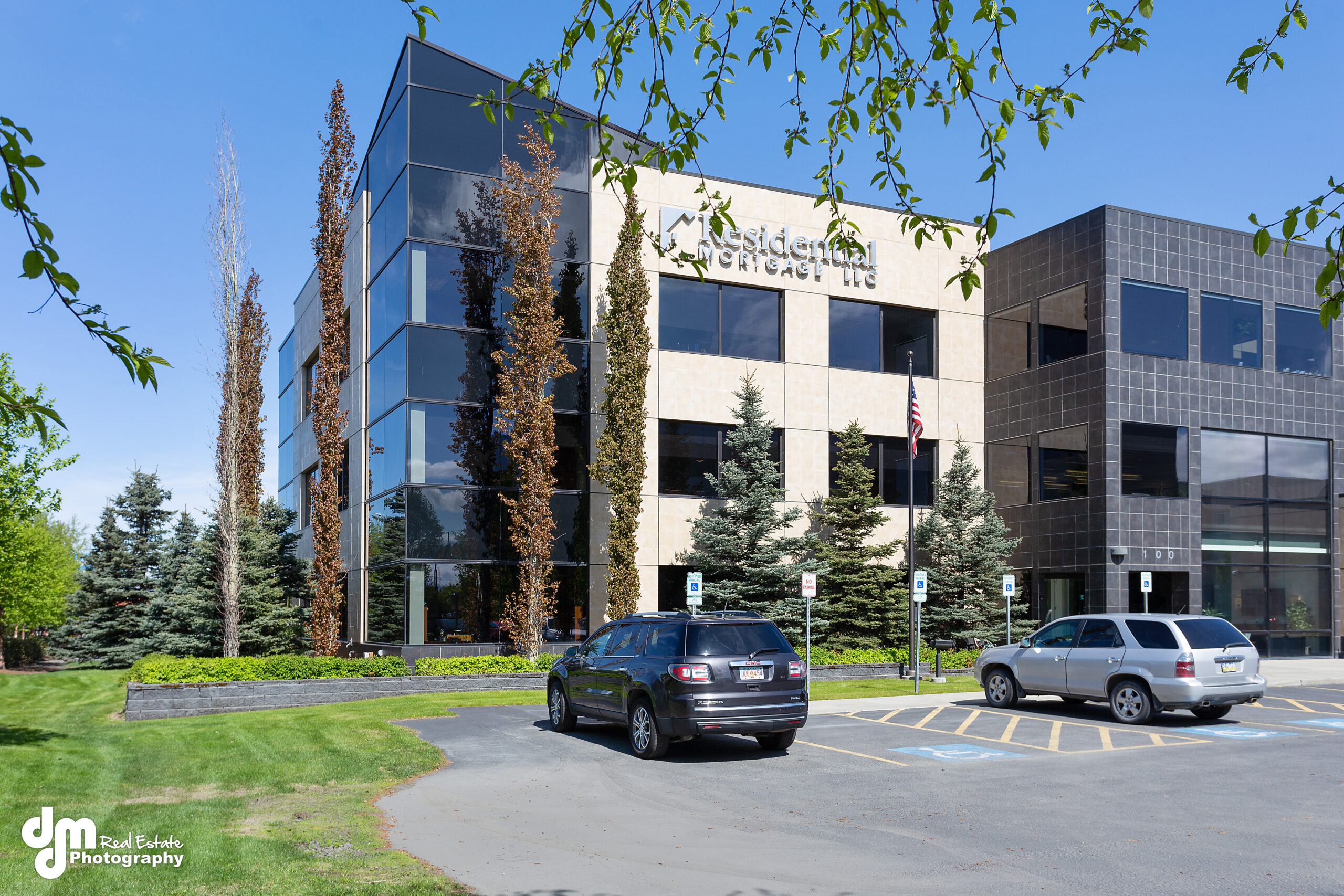 Commerce Building | 100 Calais Drive